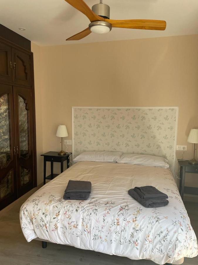 Apartamentos Gyc Vistas A Santo Domingo Leon Exterior photo